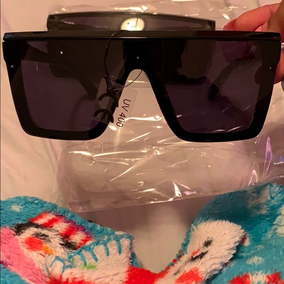 Red & green glasses - Picture 5 of 6